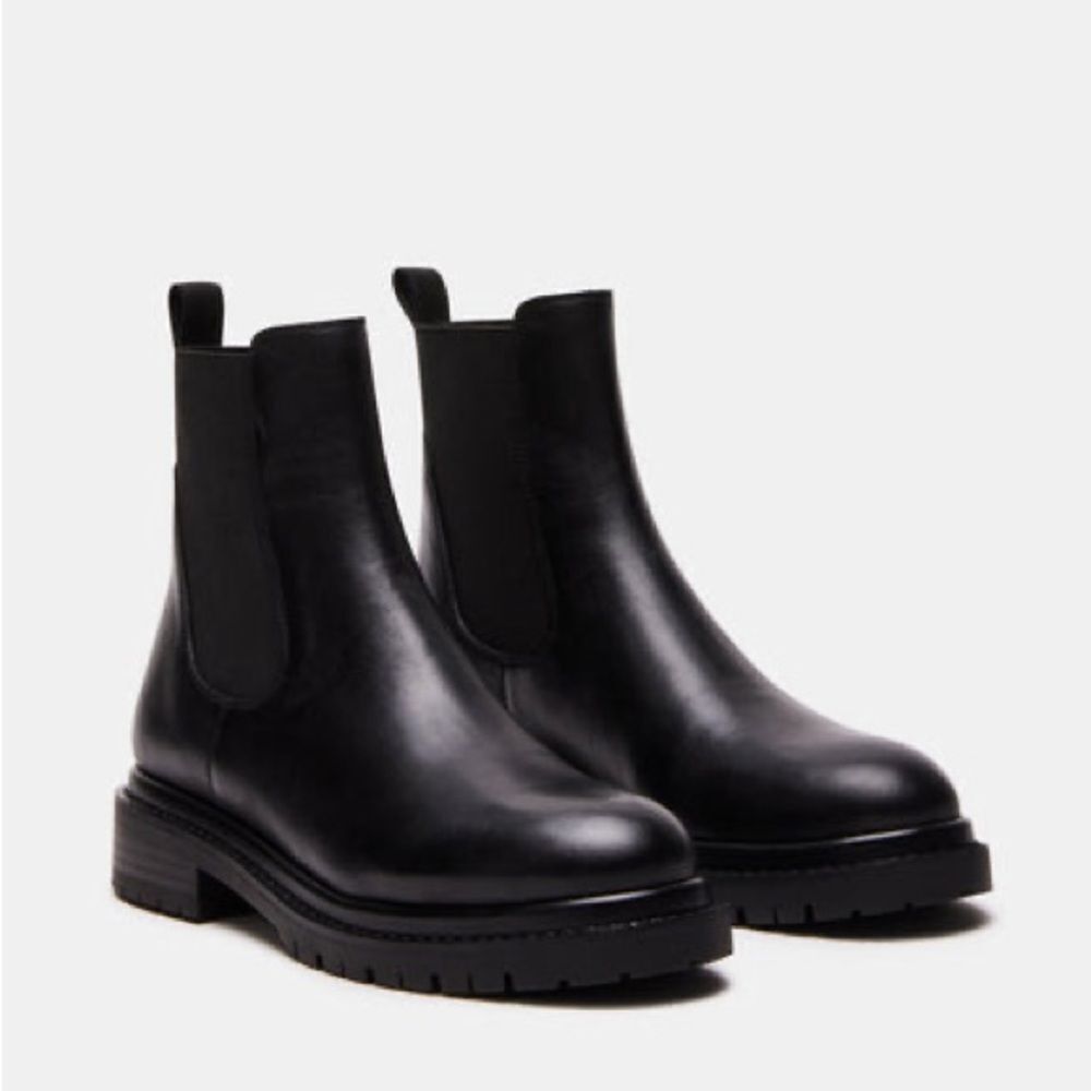 Steve Madden LYSETTE BLACK LEATHER Chelsea Ankle Boots Size 9.5 - Picture 3 of 10